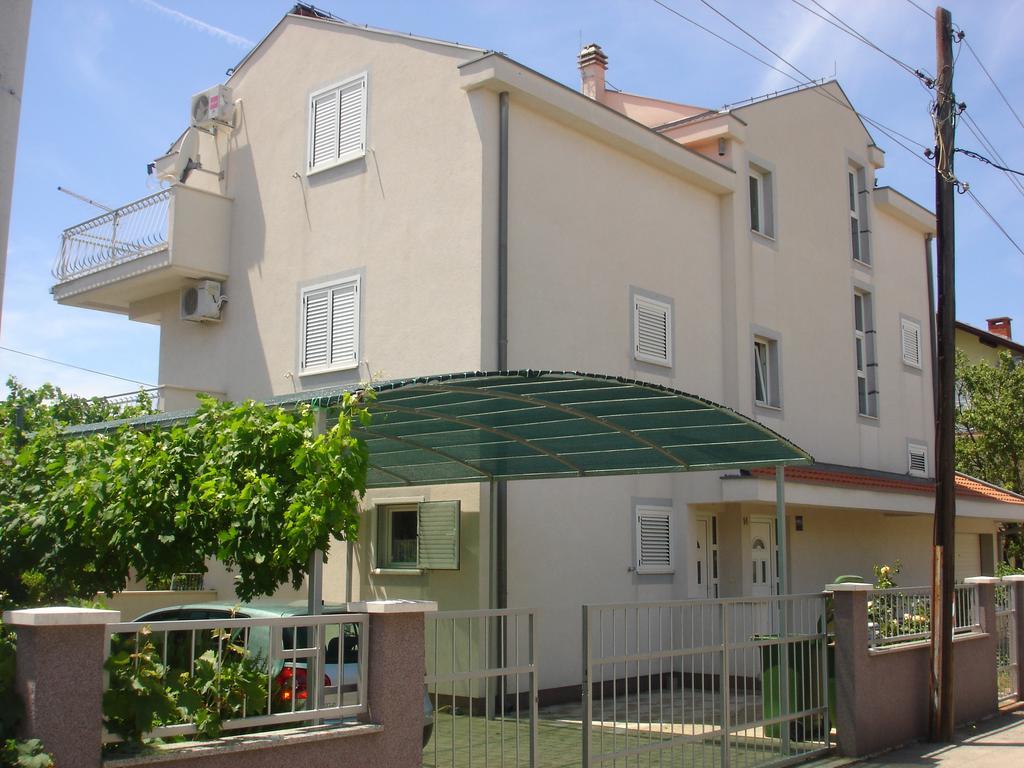 Apartments Gardijan Vodice Esterno foto