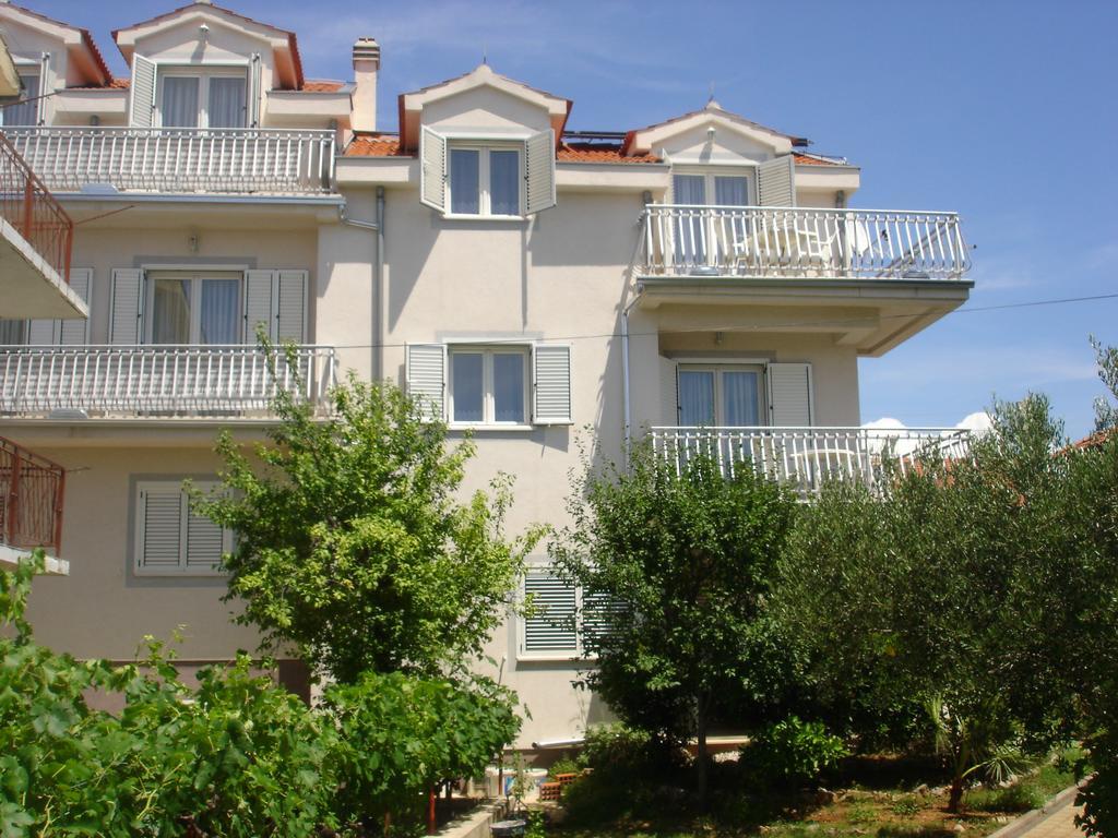 Apartments Gardijan Vodice Esterno foto